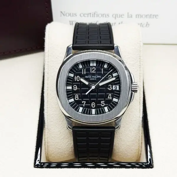 Patek Philippe Aquanaut — cadran gris, bracelet rubber